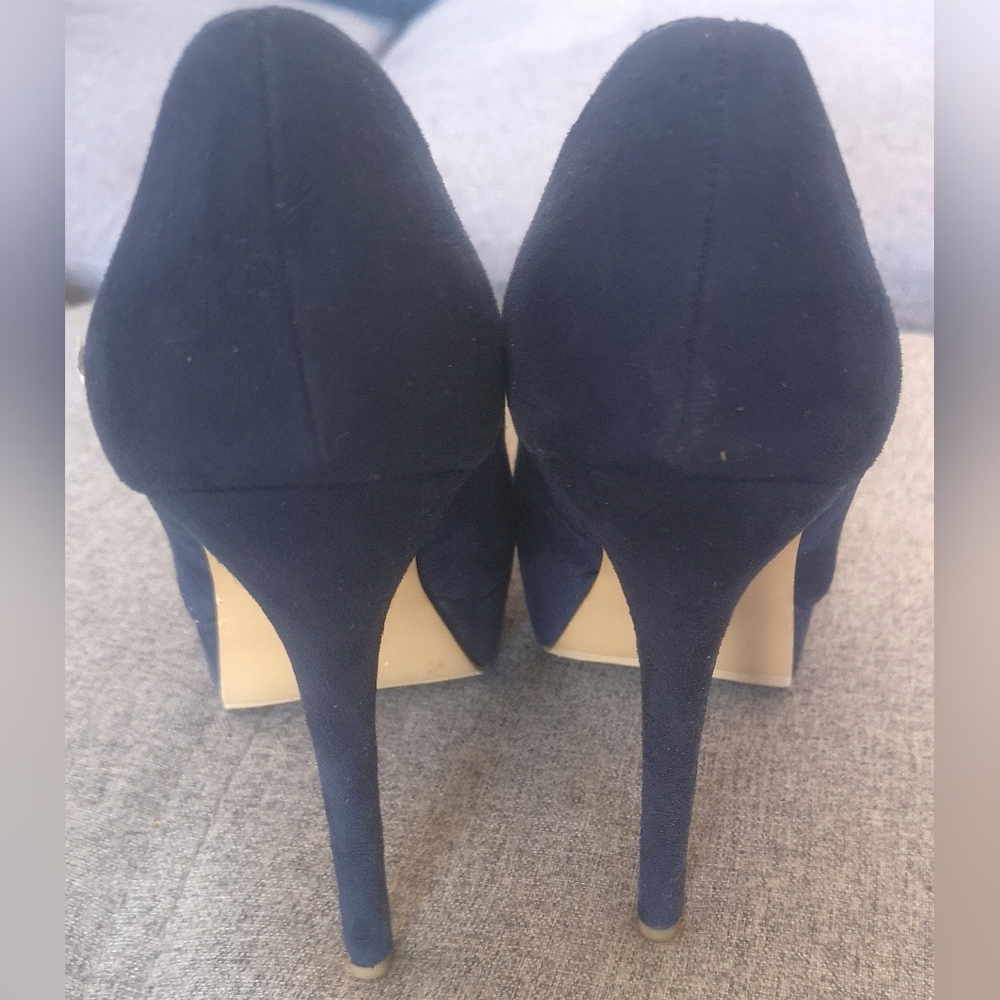 Beautiful shoes. - Picture 5 of 11